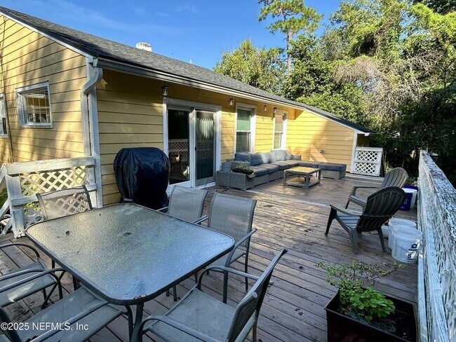 Building Photo - 1321 Pine Grove Ct