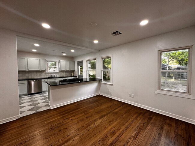 Foto del edificio - 1117 W Symmes St