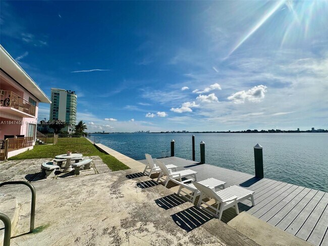 Foto del edificio - 7921 East Dr