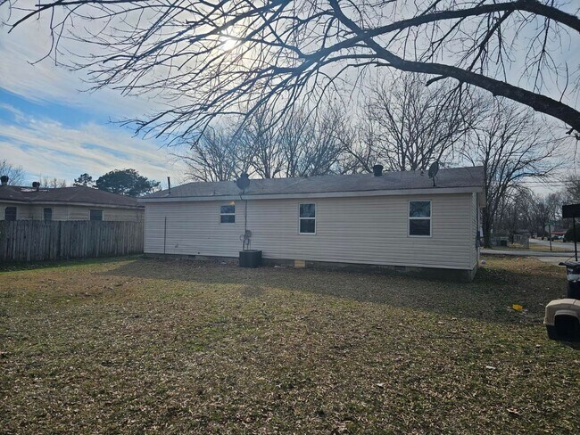 Building Photo - Home in Jacksonville