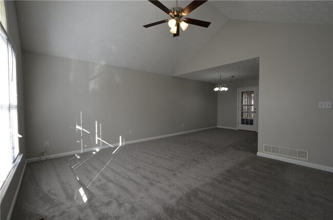 Building Photo - 140 Stewart Dr