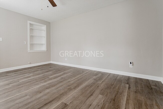 Foto del edificio - NOW OFFERING $250 OFF FIRST FULL MONTH IF ...