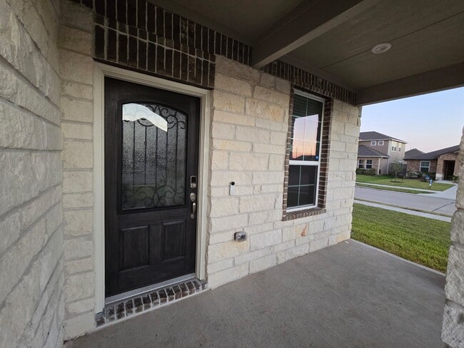 Building Photo - 6923 Lebec Dr