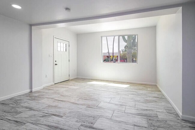 Foto del edificio - 1017 E West Cir Dr