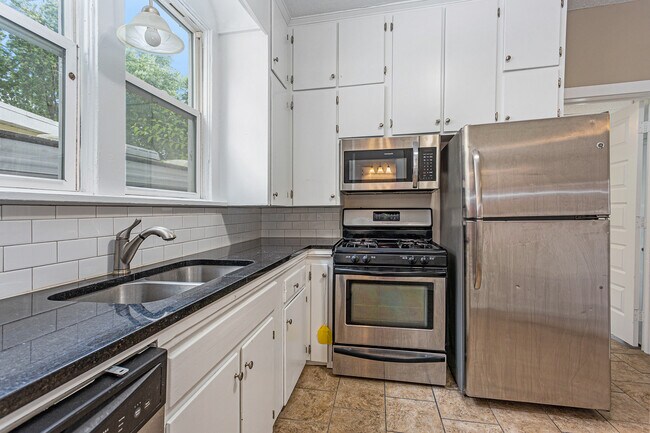 Foto del edificio - 1128 Powers Ave NW