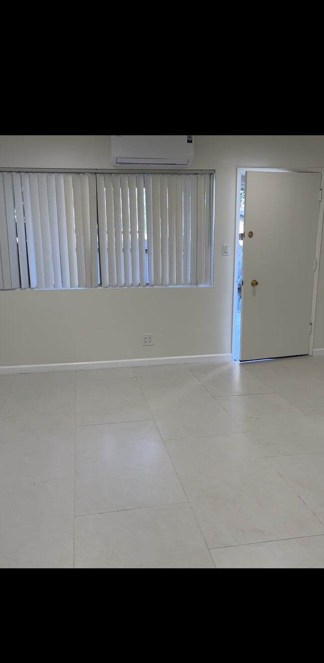 Building Photo - 12420 Archwood St