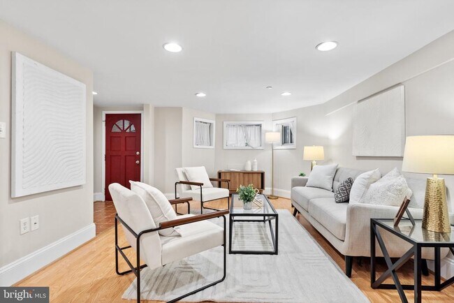 Foto del edificio - 1929 Calvert St NW