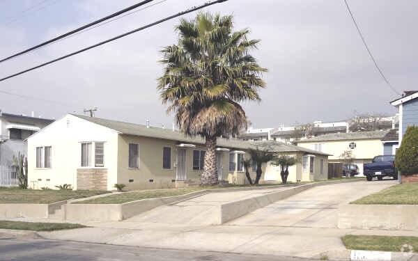 Primary Photo - 1727 E Hill St