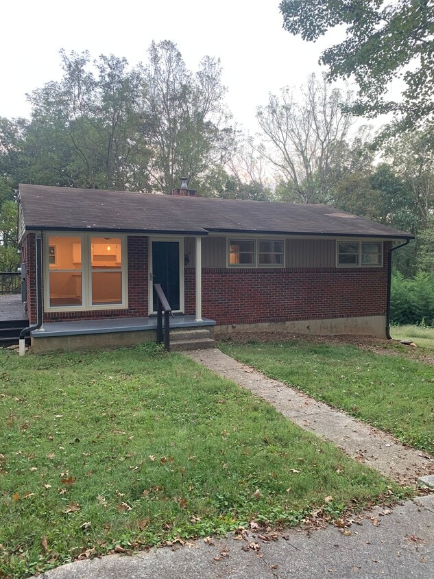 Primary Photo - 110 Randolph Pl E