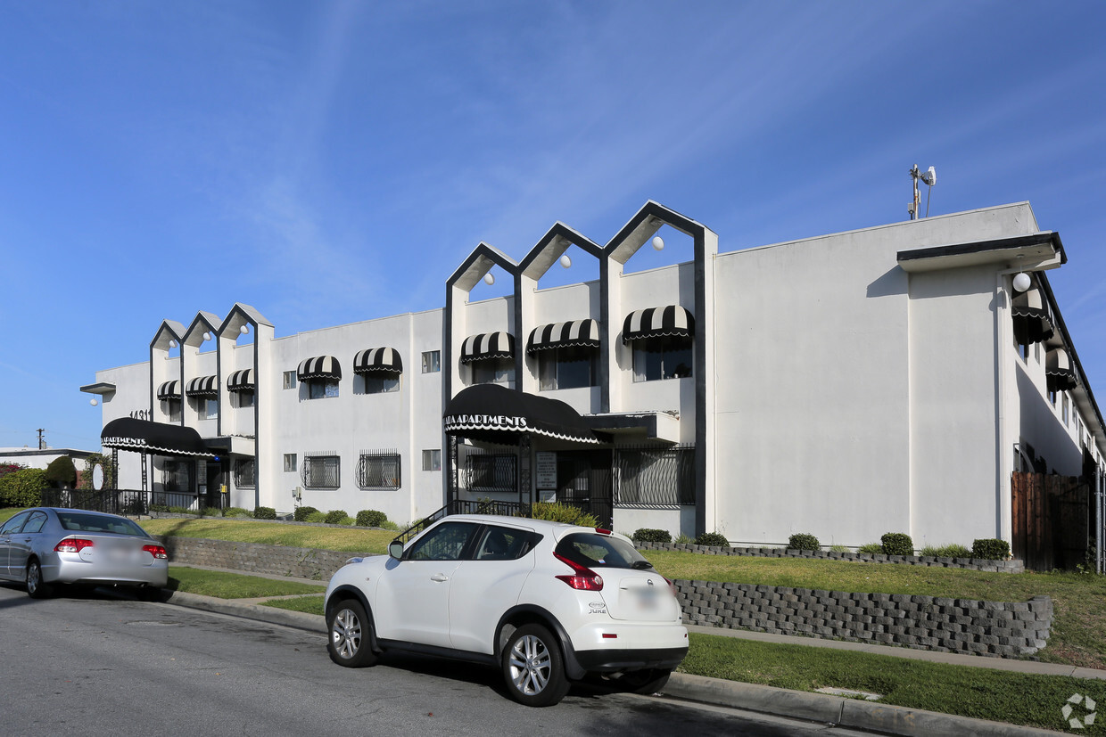 Primary Photo - La Mirada Apartments