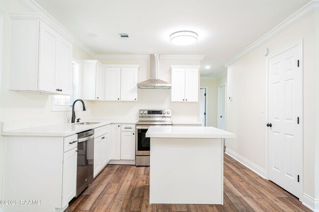 Building Photo - 906 Priscilla Ln