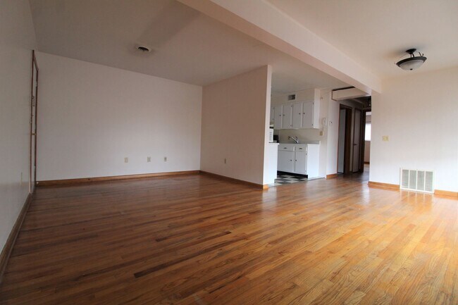 Building Photo - 2 br, 1 bath House - 7302 Mountainview Manor