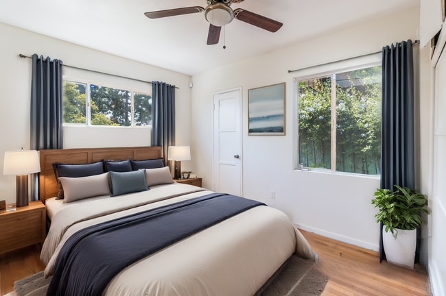 Building Photo - Charming 1 Bedroom Unit!! Must See!