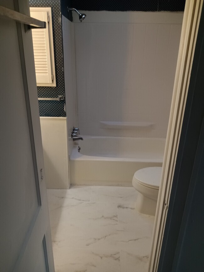 Bath - 4114 Harris Ave