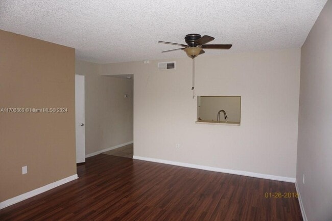 Building Photo - 721 N Pine Island Rd