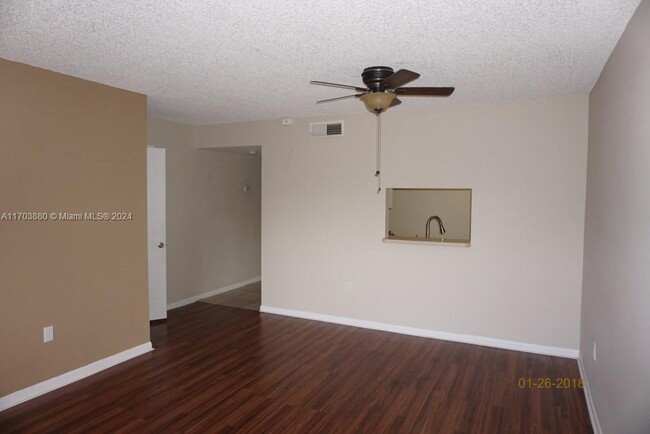 Building Photo - 721 N Pine Island Rd