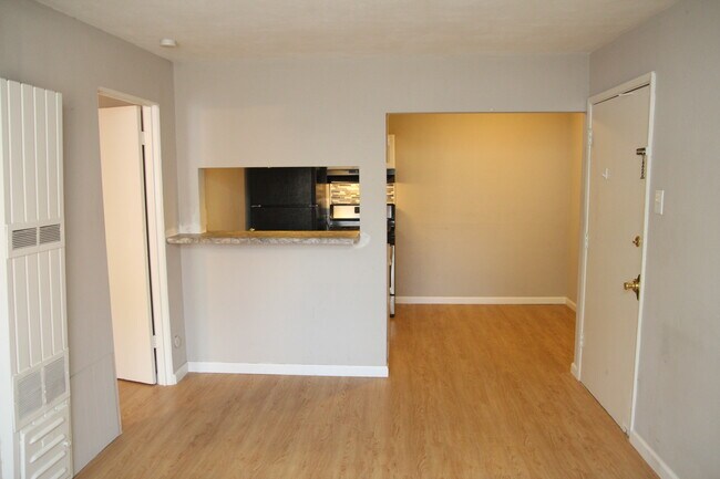 Building Photo - 2044 S Big Bend Blvd
