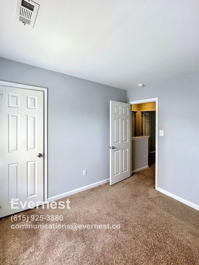 Building Photo - Spacious 4-Bedroom Home with Modern Featur...