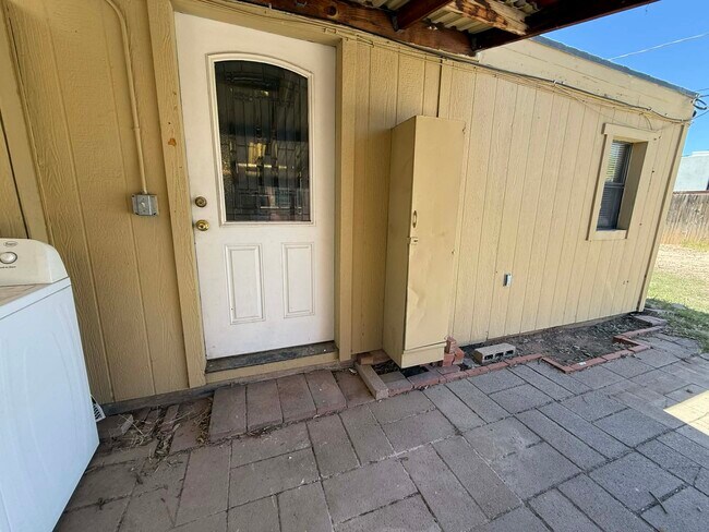 Foto del edificio - 1137 E Adelaide Dr