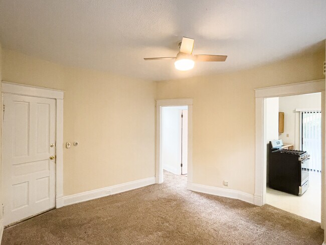 Foto del edificio - 3648 Hyde Park Ave