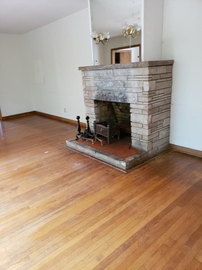 Building Photo - 6201 Lonas Dr