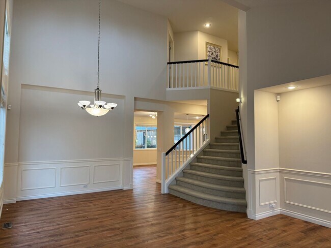 Foto del edificio - CLICK "REQUEST A TOUR" NOW!