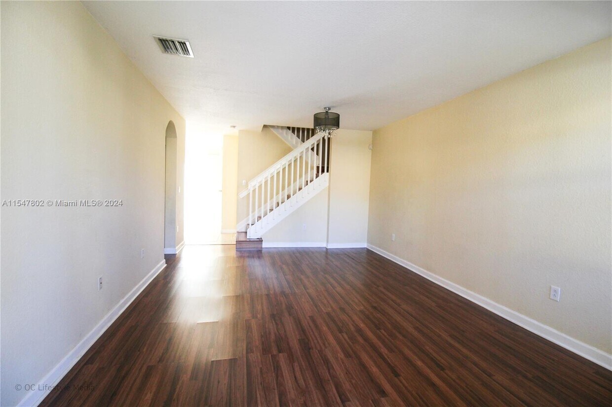Foto principal - 1046 NE 42nd Ave