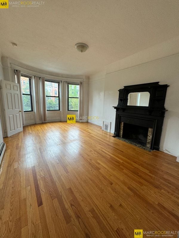 Building Photo - 587 Beacon St