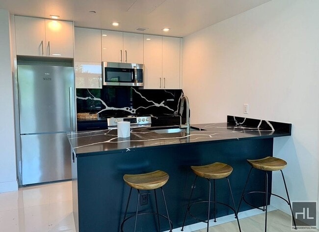 Foto del edificio - Stunning 1 bedroom in Riverdale