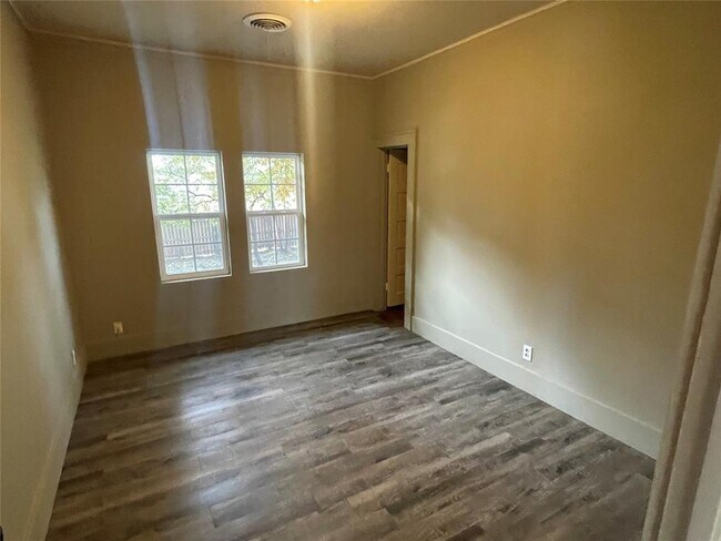 Foto del edificio - 220 N 8th St