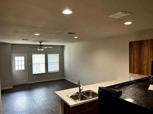 Foto del edificio - 21361 W Wallis Dr