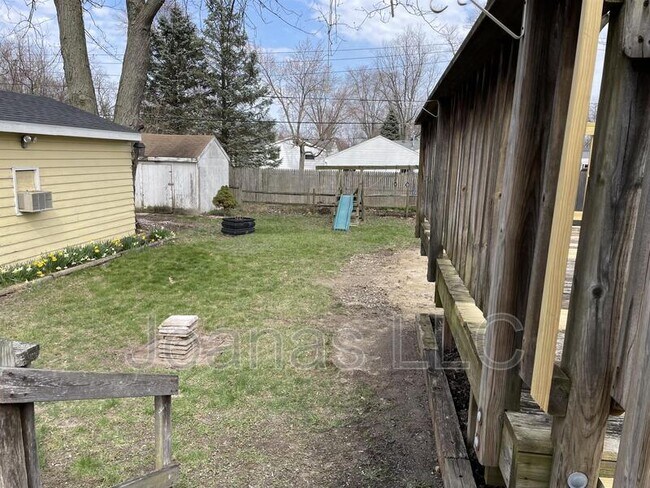 Foto del edificio - 1044 Birch Ave