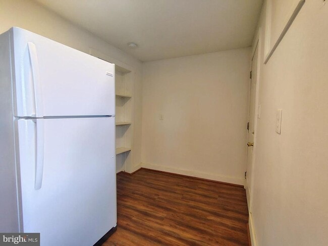 Building Photo - 110 Ice St