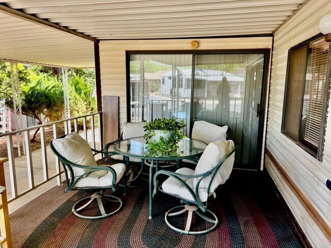 Foto del edificio - Kings Row - 1 bed 1 Bath. Furnished!
