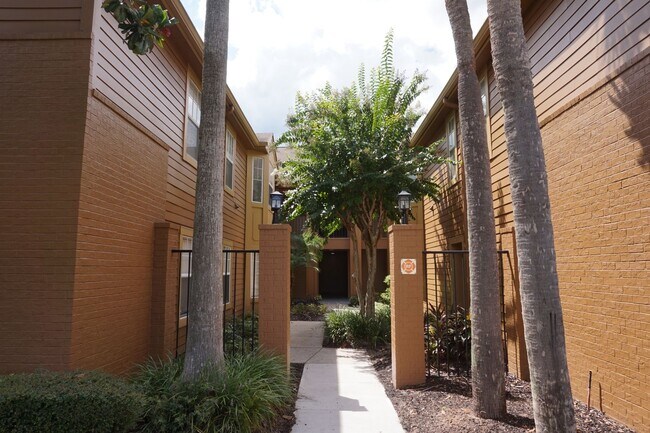 Building Photo - 400 Summit Ridge Pl
