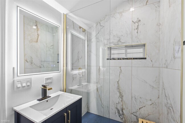 Building Photo - 3 br, 2.5 bath House - 1732 W Beach, Unit ...
