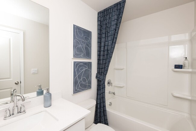 Building Photo - 866 Misty Holw Trl