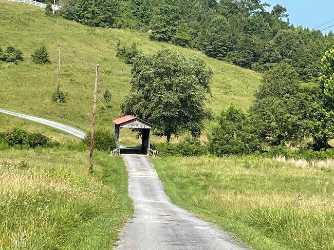Foto del edificio - 695 Holder Rd