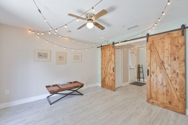 Foto del edificio - 1307 Salem Orchard Ln