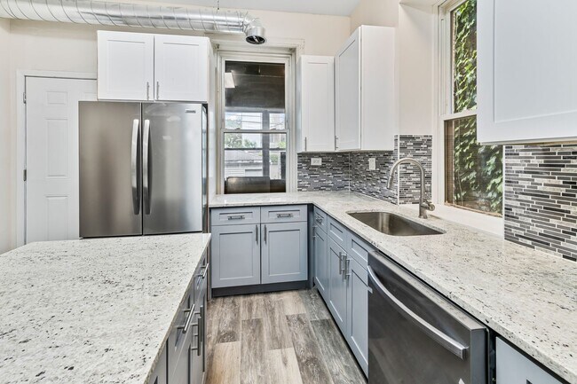 Foto del edificio - 1345 N Maplewood Ave