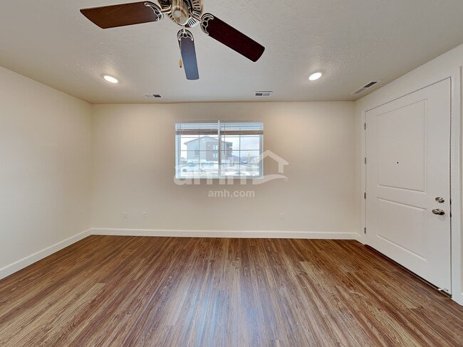 Building Photo - 6768 N Silver Gate Dr