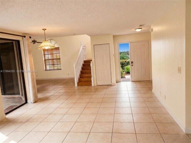 Foto del edificio - 10731 NW 16th Ct