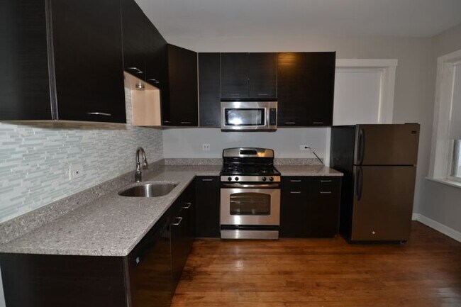 Foto del edificio - 4713 N Albany Ave