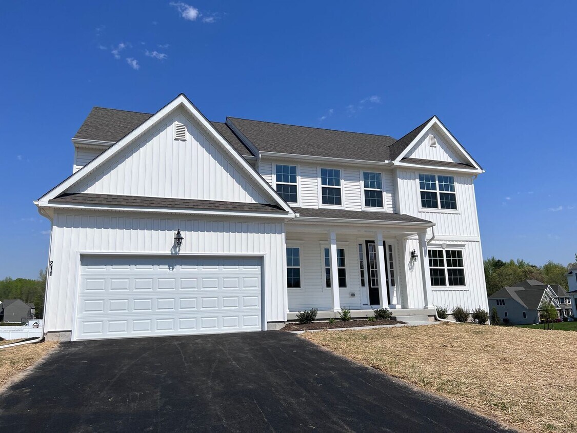 Primary Photo - Gorgeous 5 bedroom, 3 bathroom Single Fami...