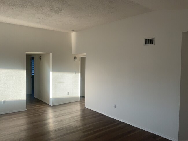 Foto del edificio - 10428 Pamplona St NW