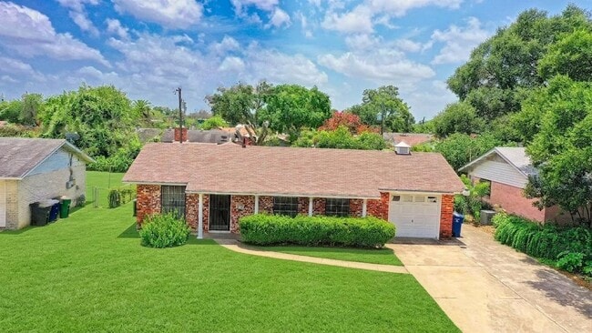 Building Photo - 4810 Wycliff Dr