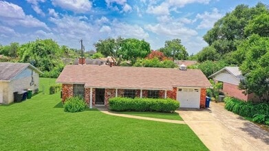 Building Photo - 4810 Wycliff Dr