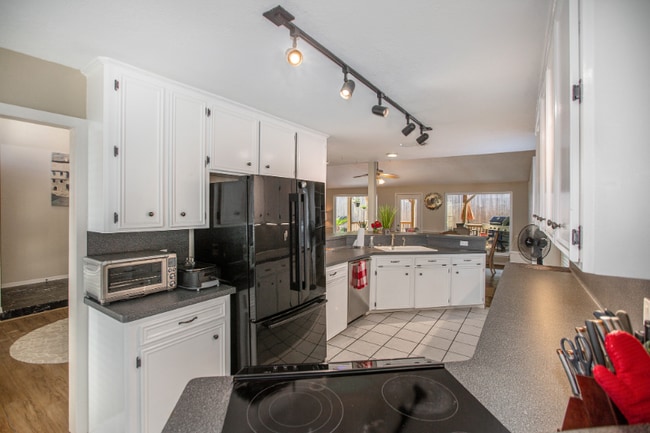 Building Photo - 2303 Silver Sage Dr