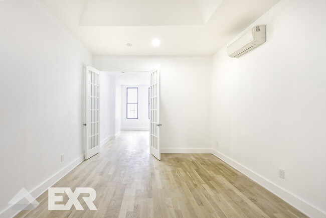 Building Photo - 847 Knickerbocker Ave