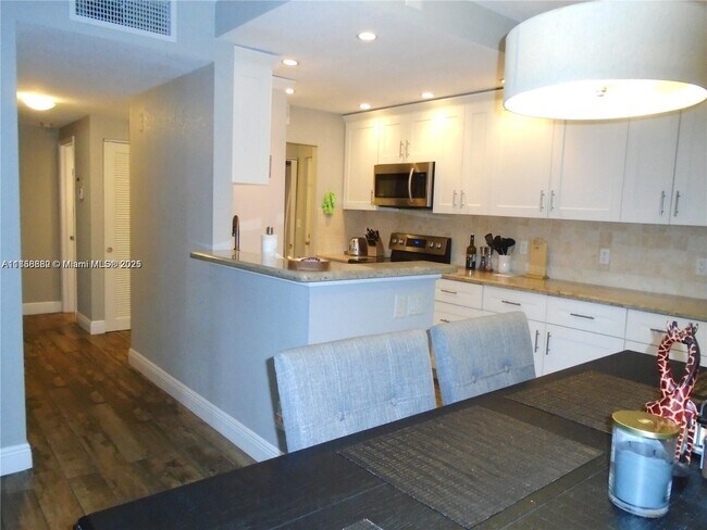 Foto del edificio - 400 N Riverside Dr